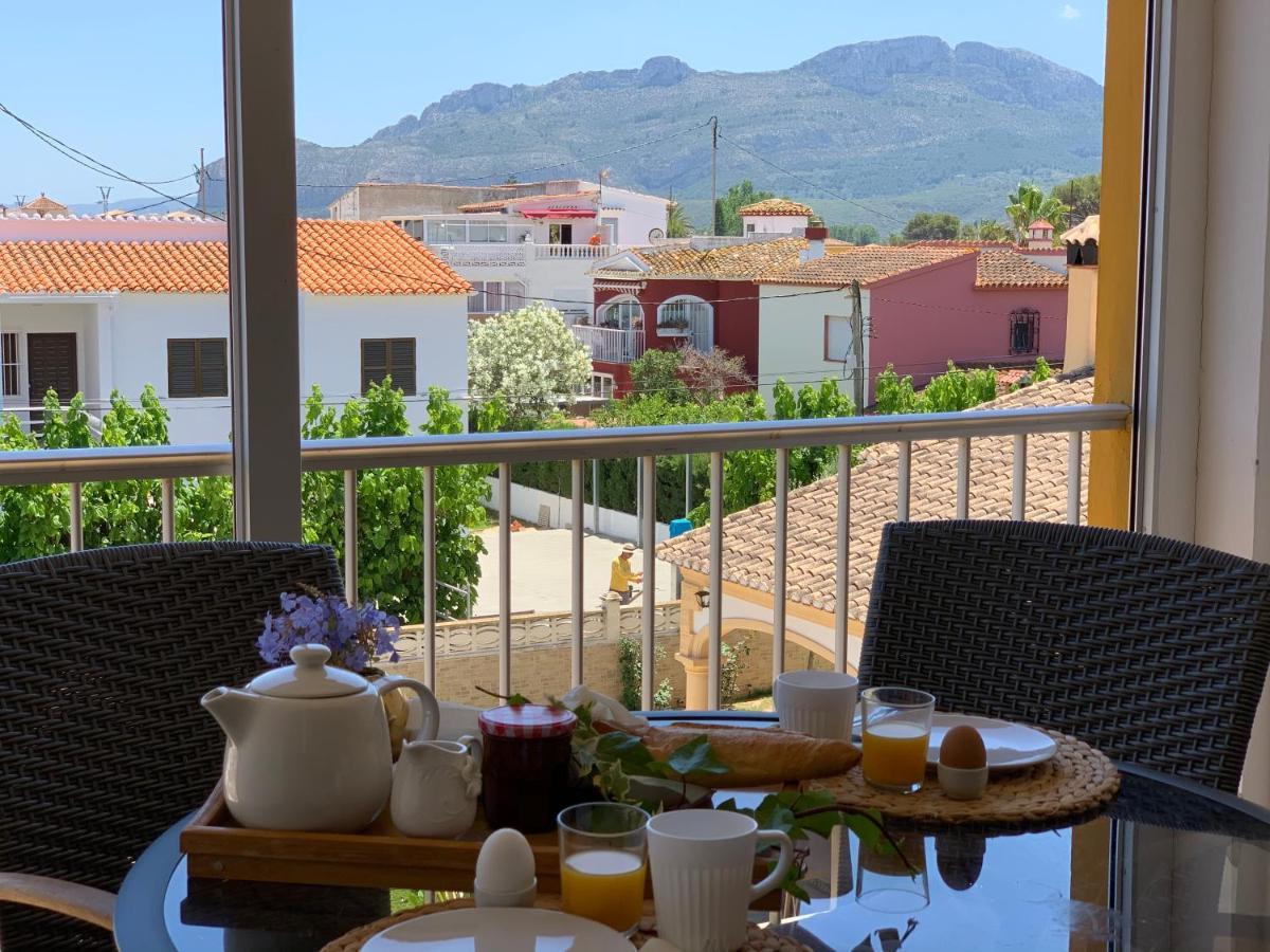 Santa Ana Apartment Les Deveses Екстериор снимка