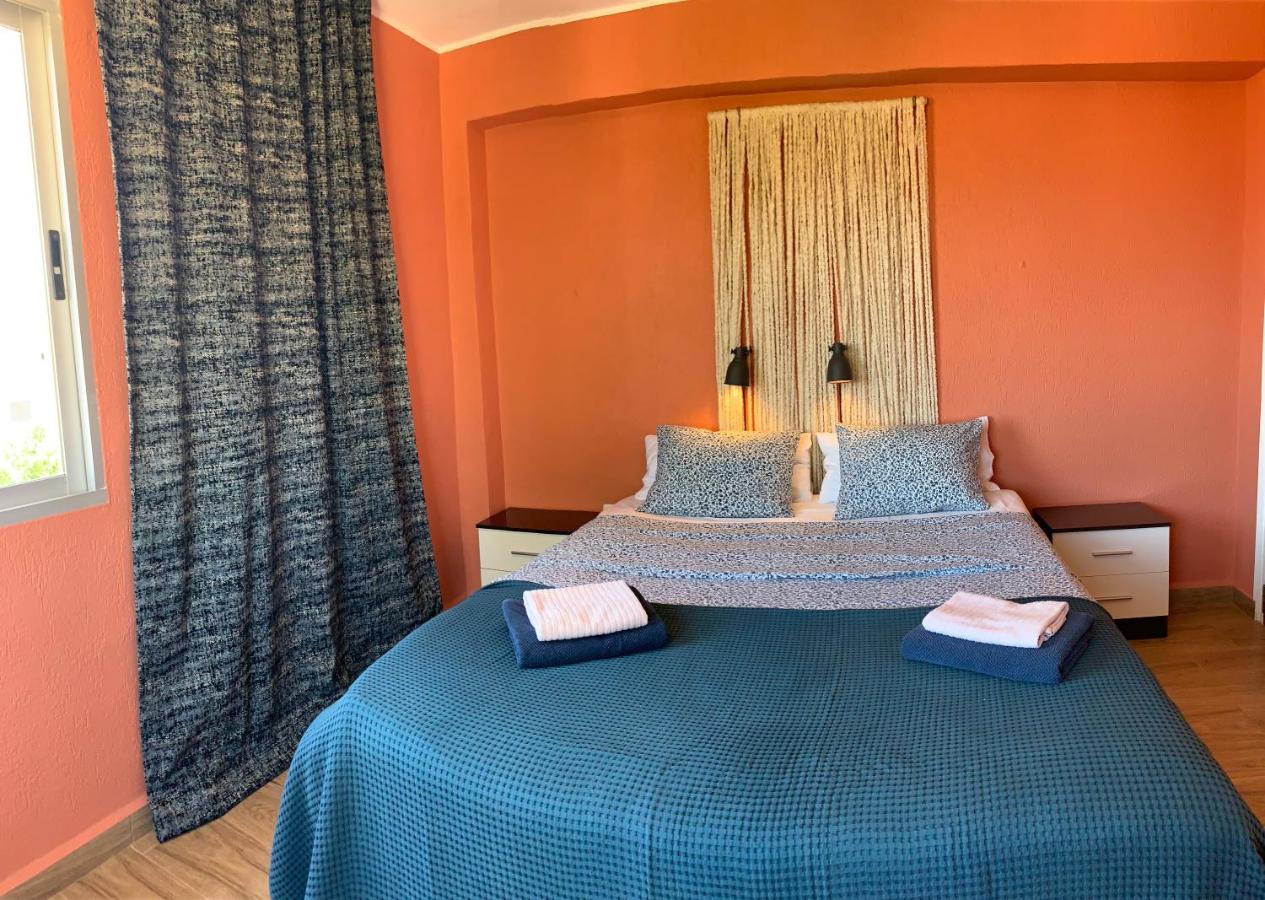 Santa Ana Apartment Les Deveses Екстериор снимка