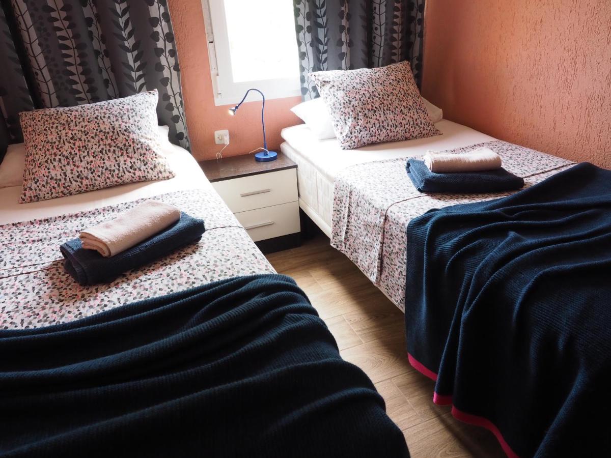 Santa Ana Apartment Les Deveses Екстериор снимка