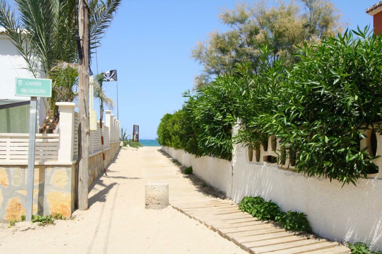 Santa Ana Apartment Les Deveses Екстериор снимка